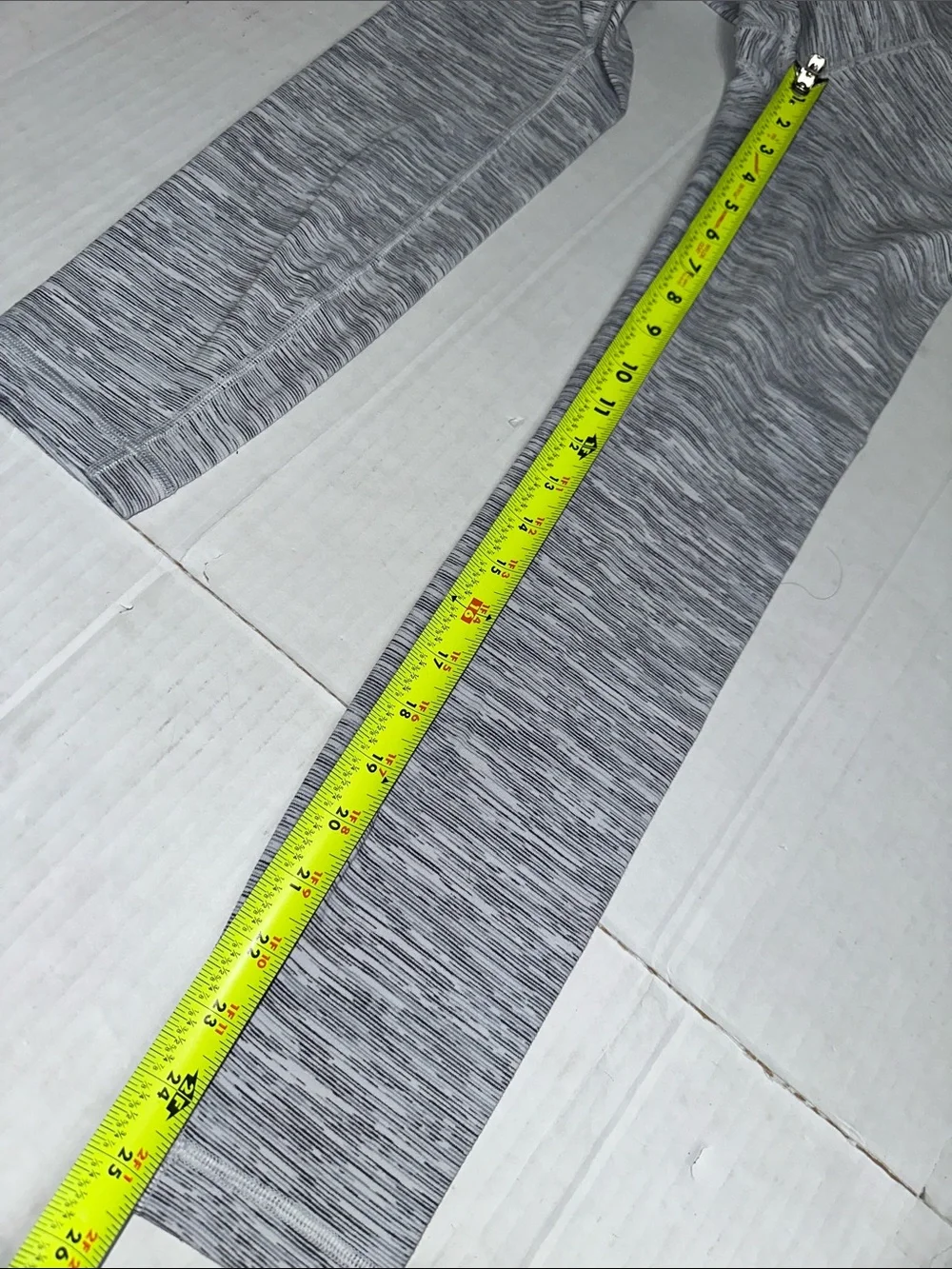 Lululemon Wunder Under Leggings‎ Hi-Rise 7/8 Tight Size 4 Grey Alpine White